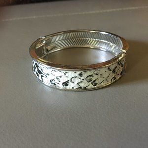 METAL HINGED BLACK & WHITE SNAKE SPOTTED BANGLE BRACELET